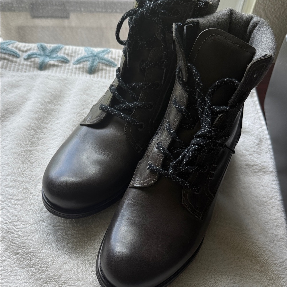 NIB Taos Footwear Boots “Cutie” Grey 40/9-9.5